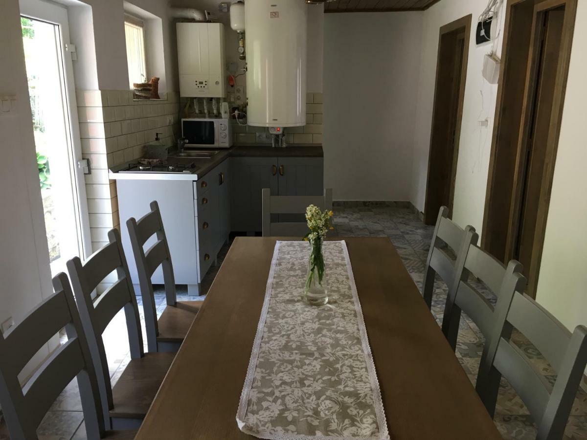 바일레 투슈나드 Casa Karola Haz B&B 외부 사진