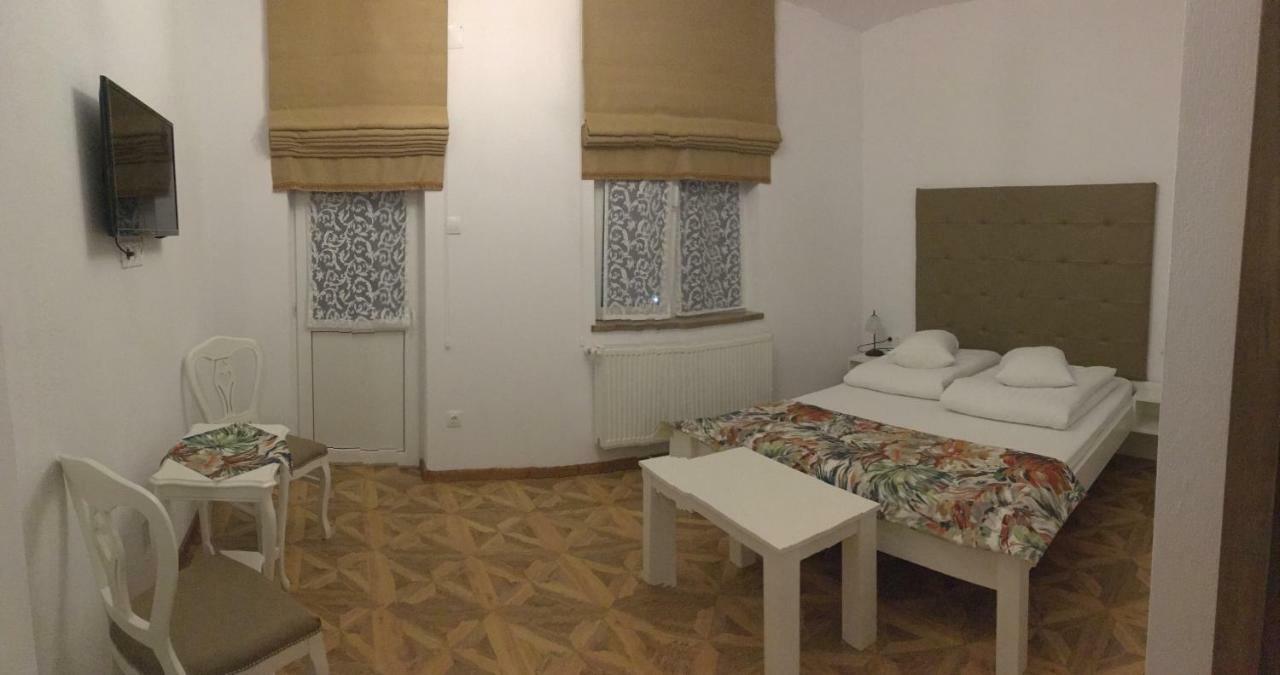 바일레 투슈나드 Casa Karola Haz B&B 외부 사진